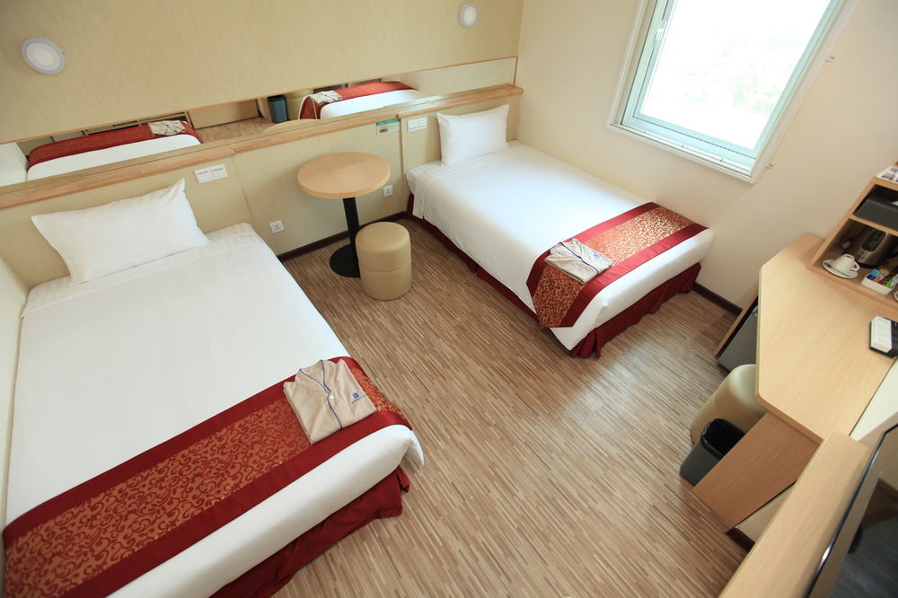 Super Hotel Янгон Екстер'єр фото