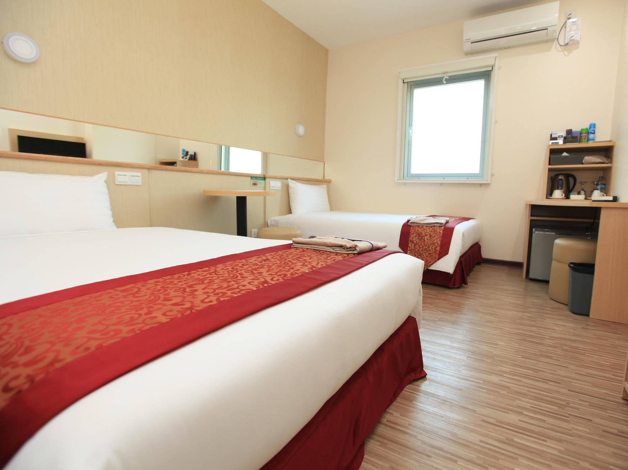 Super Hotel Янгон Екстер'єр фото