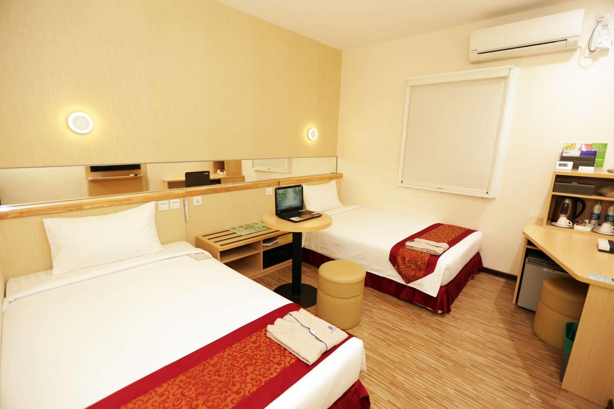 Super Hotel Янгон Екстер'єр фото